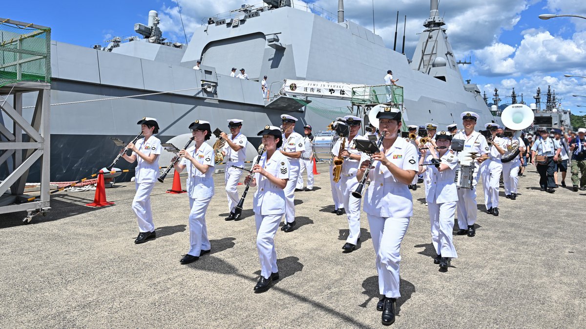 JMSDF_mrh's tweet photo. 🚢舞鶴フリートフェスタ2026⚓️まであと10日!

舞鶴音楽隊はパレードでフリートフェスタを盛り上げます。
時間は10:00と13:30の2回。
迫力ある音楽隊の行進演奏をお楽しみに!!
ぜひ見に来てください!

#海上自衛隊 #海自舞鶴
#舞鶴フリートフェスタ https://t.co/B8OM942zHJ