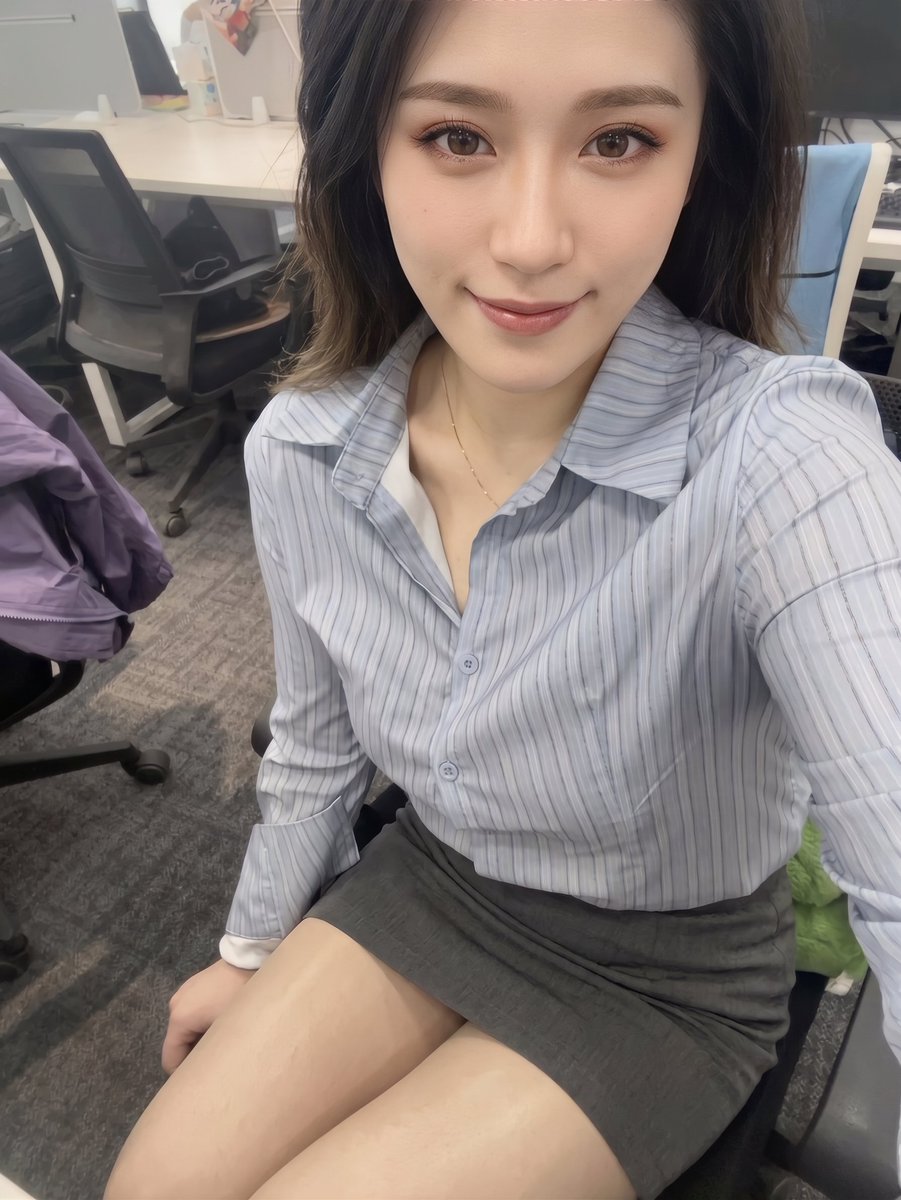 全公司都去开会了，现在的我是不是可以稍微放肆一点？ https://t.co/682RUGSiBg