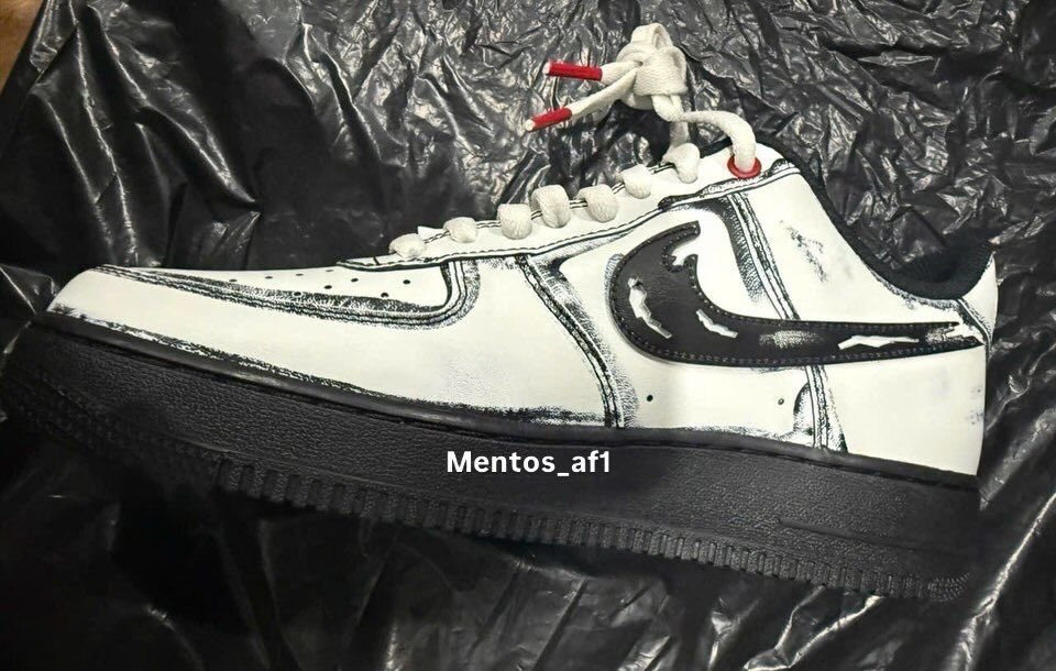 snkrfrkrmag's tweet photo. Surprise, Sidney! 👻

Fresh leaks have emerged of an Air Force 1 inspired by Ghostface 🔪

https://t.co/EKcsLDG0Vw https://t.co/1MMWQB759v