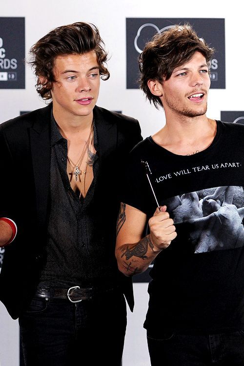 WhyLarryIsReal tweet media