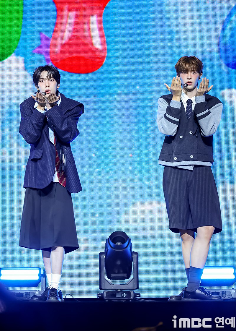 ssialin's tweet photo. Were there any pieces of advice or encouragement from their seniors at FNC Entertainment?

Liyu : "All the seniors at the company are kind and welcome us warmly whenever we meet at the office, but the N.Flying seniors particularly stand out in my memory" https://t.co/xHulwdsXi3