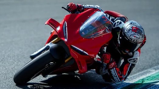 jeonluvxo's tweet photo. دراجة جونقكوك دراجة رياضية فخمة جدًا من شركة Ducati اسمها Panigale V4 S، وتُعتبر من أقوى وأفخم الدراجات الرياضية😭

واوسعرها يوصل تقريبًا حوالي 102مليون دينار عراقي 😵‍💫 https://t.co/wSxyZLUroC