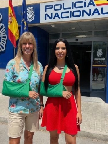 Mitad tetas, mitad tonta 🇪🇸🇯🇪💚 tweet media