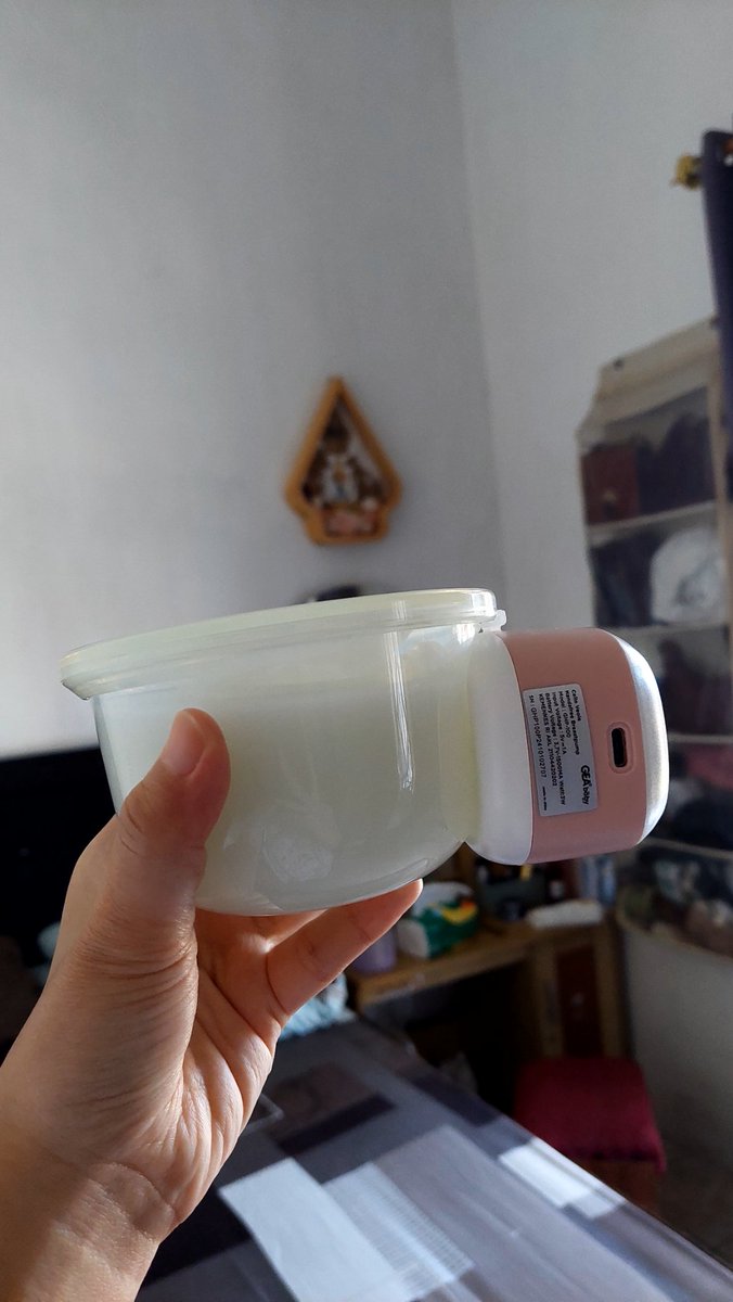 rosyndh98's tweet photo. MAU BERBAGI INFO LEGIT💌‼️
buat moms yg bingung mau beli pompa handsfree terjangkau atau lagi cari pompa asi cadangan, aku mau rekomin pompa asi hf yg aku pakai &amp; HARGANYA TERJANGKAU, TARIKANNYA GAK SAKIT, BATERAINYA AWET🎖🤟 https://t.co/S8giB3ScT2