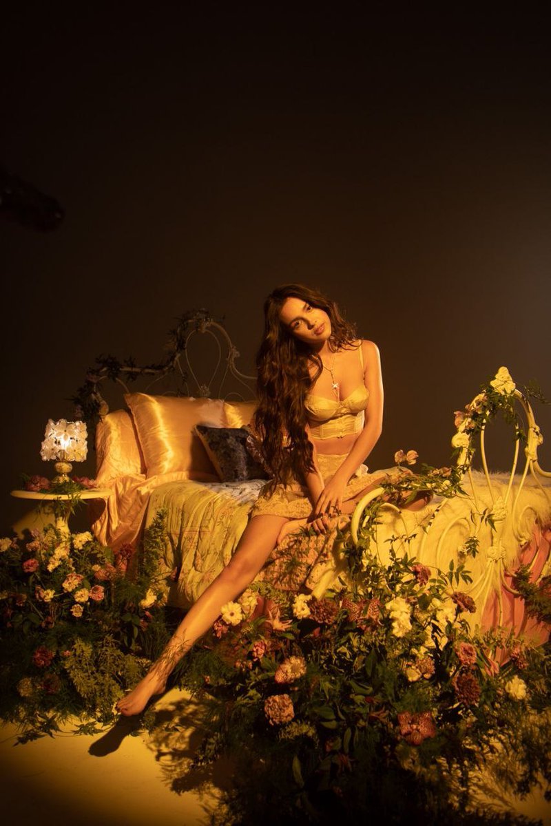 lustful4love's tweet photo. Olivia thread https://t.co/BQrEriHfNC