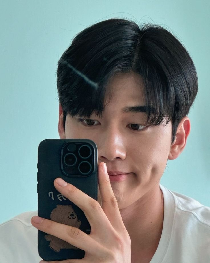 HONG (2002) tweet media