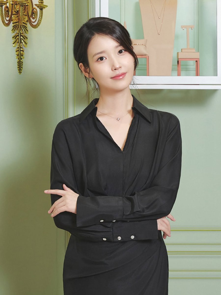 filipe910910's tweet photo. J.ESTINA instagram 
https://t.co/CO4FjXcnKX
#아이유 #IU #21세기대군부인 #PerfectCrown https://t.co/gvfYH58Uko