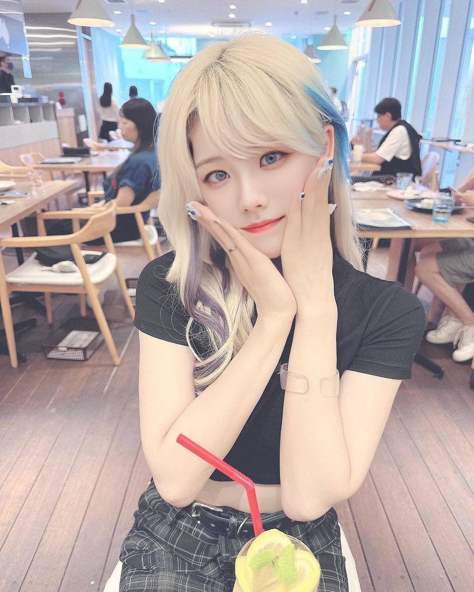 여왕 tweet media