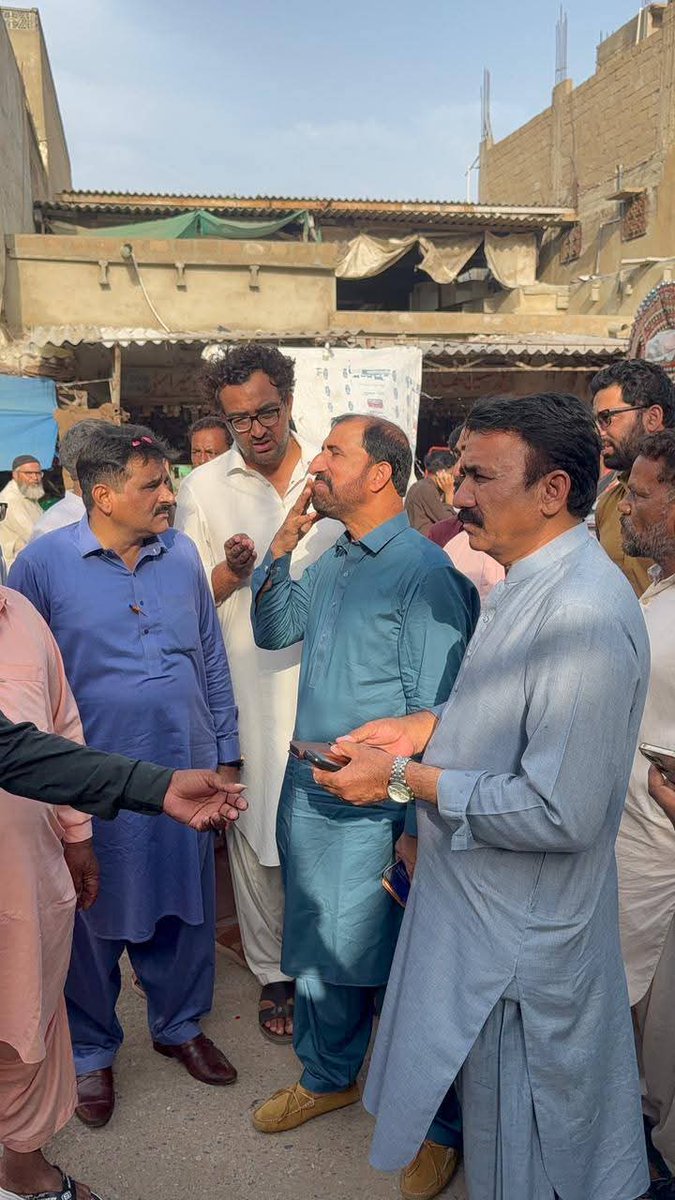 ShakeelMatto's tweet photo. صدر پی پی پی اقلیتی ونگ کراچی ڈویژن مشتاق مٹو اور ٹاؤن چیئرمین ابراہیم حیدری نظیر احمد بھٹو نے ایم پی اے سندھ روما مشتاق مٹو کی اے ڈی پی اسکیم کے تحت بھینس کالونی نمبر 6 کا دورہ کیا۔ قبرستان کے ترقیاتی کاموں کے آغاز کے لیے کنٹریکٹر اور انجینئر کے ہمراہ جائزہ لیا گیا۔ https://t.co/RYVF7XToYq