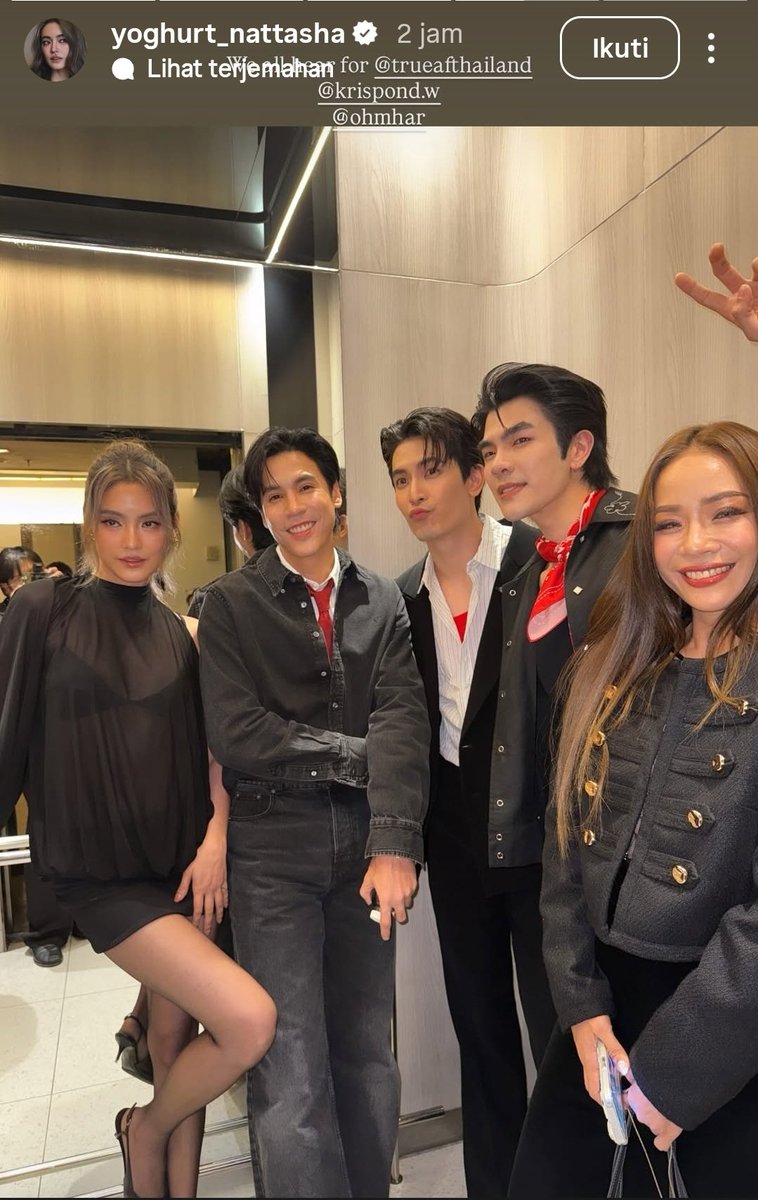 chalem0n's tweet photo. พี่โยสวยมากกก เหมือนอัลฟ่าตัวแม่ อยู่บนจุดสูงสุดของห่วงโซ่อาหาร ส่วนอีก 3 คนเหมือนน้องชายเพี้ยนๆ ที่แม่บังคับให้พามาออกงานด้วย 😂

#MilePhakphum #Sonyuke #Jesjpp https://t.co/zXQVPQEmVq