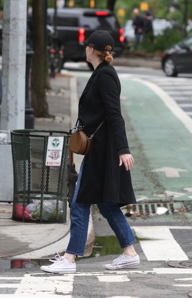 emma stone throwbacks| fan account tweet media