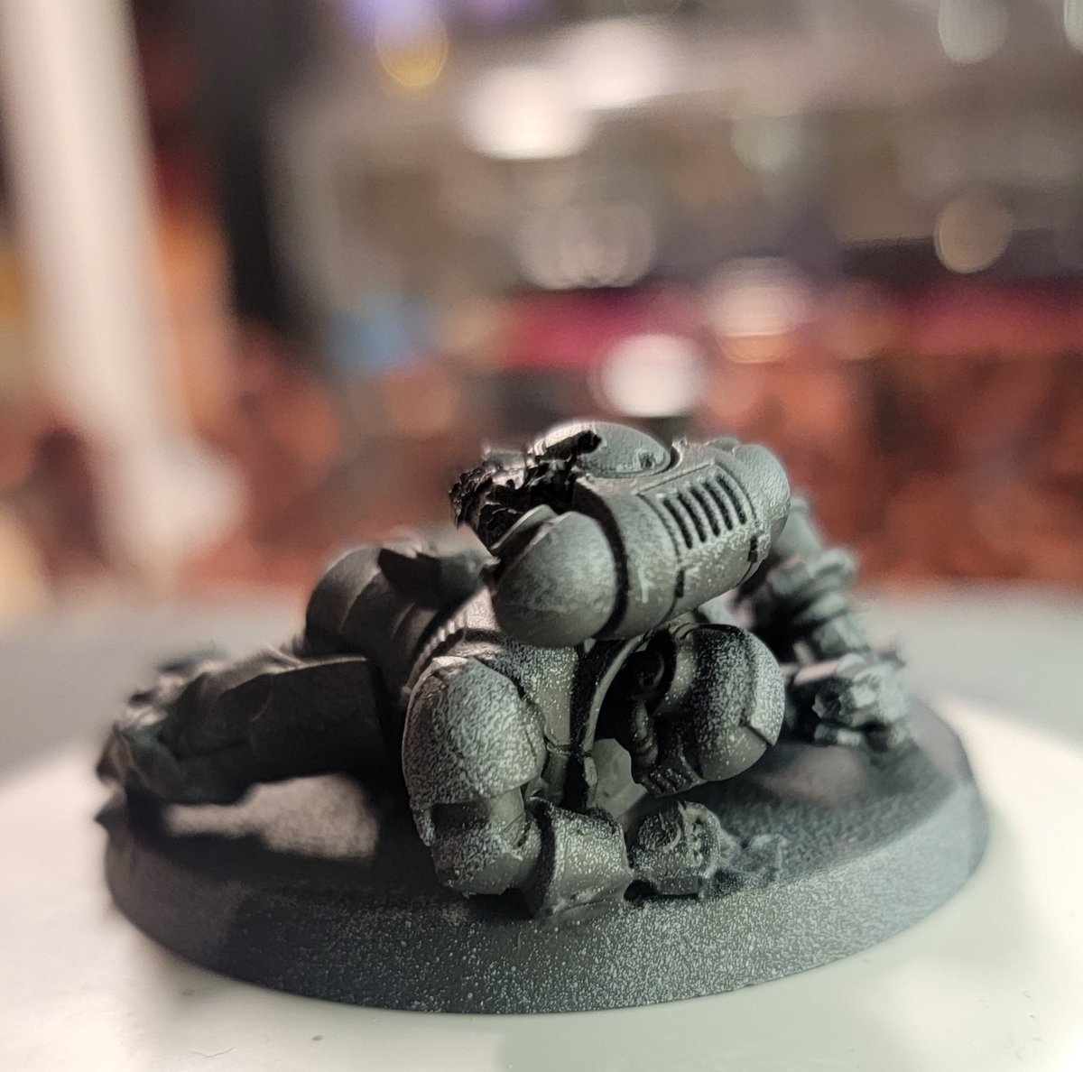 Col_Default's tweet photo. Made a custom base for my Tyanid Prime. Planning on adding some texture paint as I go on. After all, snow has great coverage. https://t.co/A247w105Y0