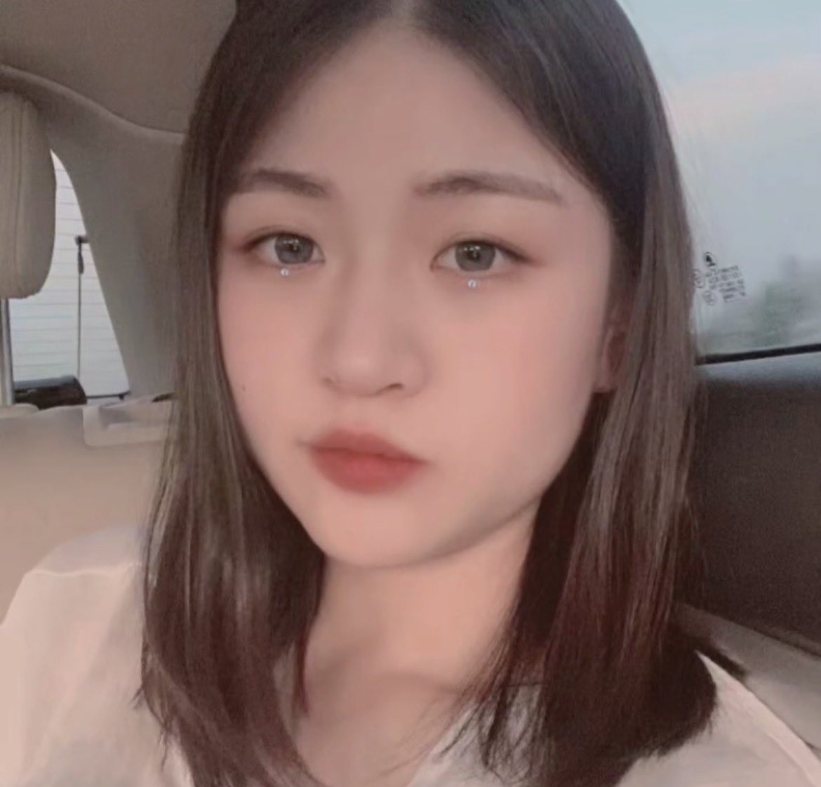 Freedom_xiaoshu's tweet photo. 今天聊到的美女一枚，想尝试挂自己，有没有人会认出她来呢，第一次还是比较腼腆的，后面慢慢丰富信息！
#赤峰 #自曝 https://t.co/d1SmIqBau6