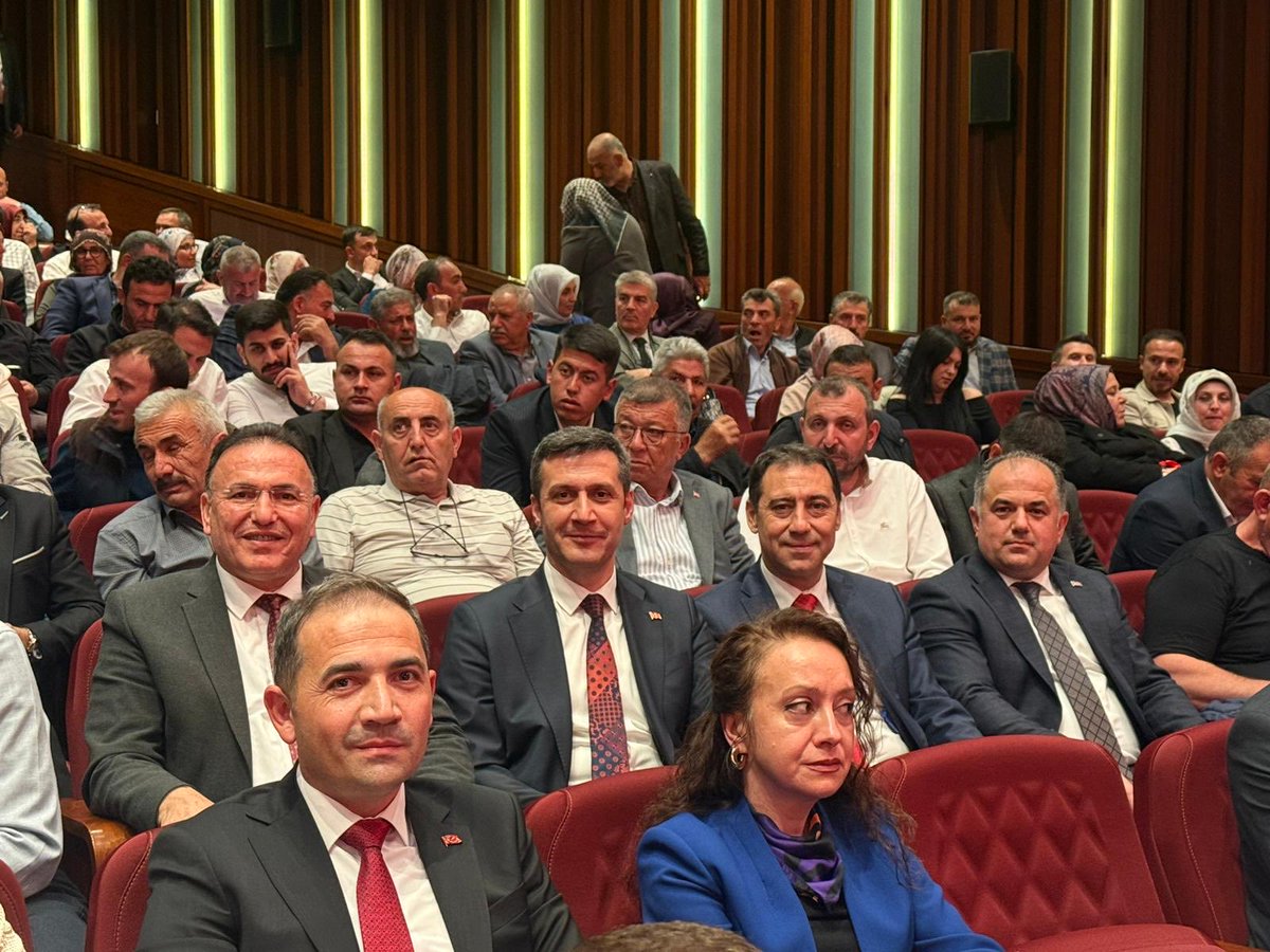 agritarimgovtr's tweet photo. Cumhurbaşkanımız Sayın Recep Tayyip ERDOĞAN'ın teşrifleriyle ve Bakanımız Sayın İbrahim YUMAKLI'nın katılımlarıyla, Beştepe Millet Kongre ve Kültür Merkezi'nde düzenlenen Dünya Çiftçiler Günü Programı'nda İl Müdürümüz Mehmet HÜSEYİNOĞLU da hazır bulundu.

@TCTarim 
@mehmethsyngl https://t.co/oq4qM360mr