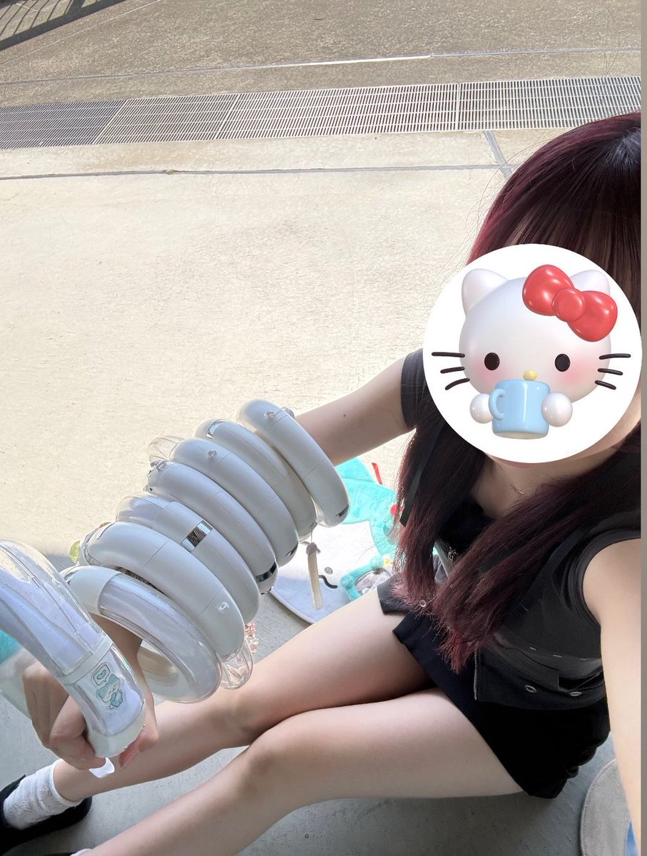 L0itzy's tweet photo. ライブ前にはしゃぎすぎて疲れたね🥹wwずっと3人で連番できるの幸せなの💞💞
掛け声もガチれてほんとに楽しすぎた
ITZYちゃん2日間ありがとう❤️

p.s.銀テの争奪戦が気づいたら終わってて取れなかったㅠㅠ って思ってたら前の優しいMIDZYちゃんがくれた神♡

#ITZY #MIDZY 
#ITZY_TUNNELVISION
#ITZY_TNVS
#ITZY_WORLD_TOUR