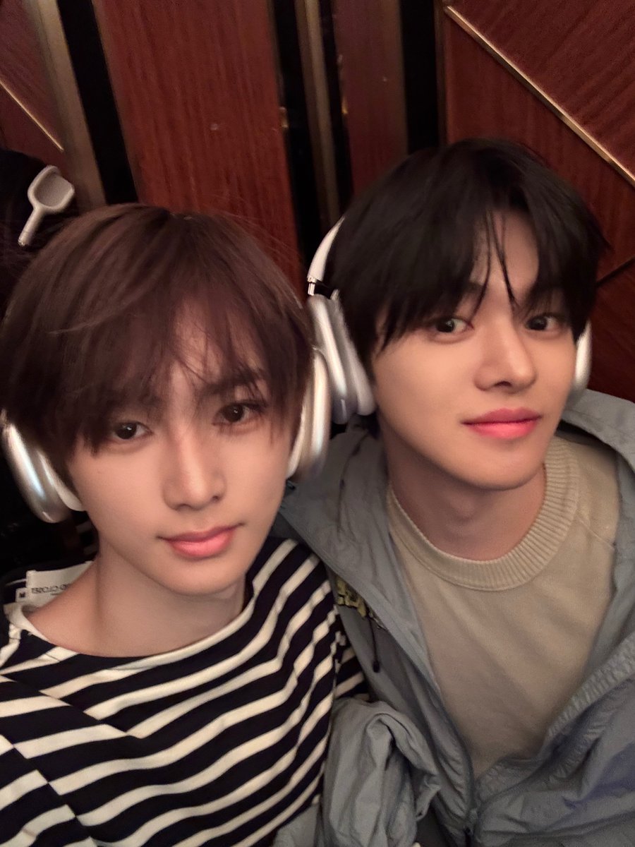 leoxinarchive's tweet photo. 렝신 leoxin
연하 플챗
투샷 셀카, 투샷 폴라로이드, 친친방 이름표 https://t.co/maUqyFuUFb