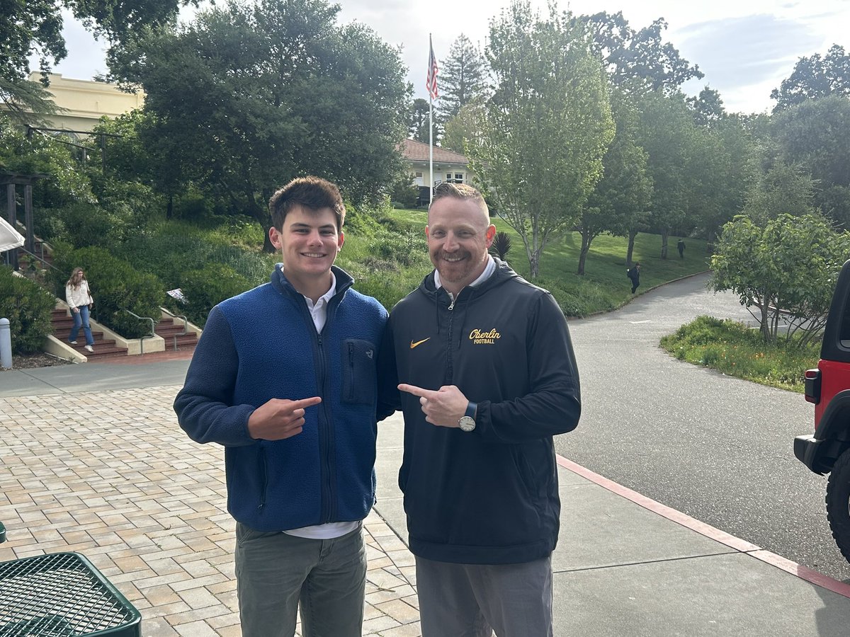 colbybuxtonfb's tweet photo. Huge thanks to @CoachBenHammer from @Yeo_Football for making the trip out to visit me at school! Great to chat with you. https://t.co/109vfYMCzB