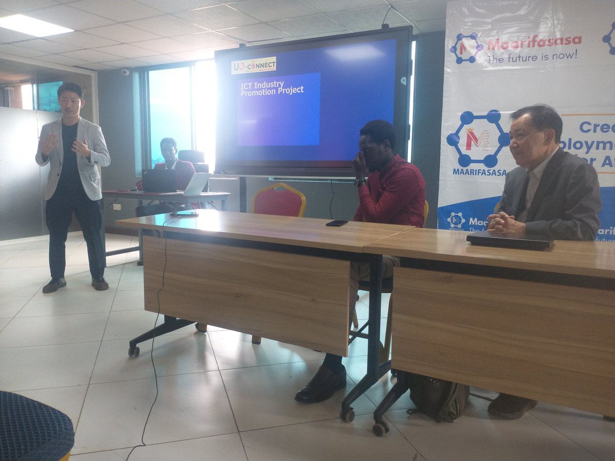 Afunah1's tweet photo. Happening now at Hive Colab: the commissioning of pilot testing for AI-POD, an AI-powered multilingual platform developed by Maarifasasa and Japan’s Akademia Co. Ltd. under the Uganda-Japan ICT Industry Promotion Project with support from the Ministry of ICT and @JicaUganda 🇺🇬🇯🇵 https://t.co/bprzFo5bbD