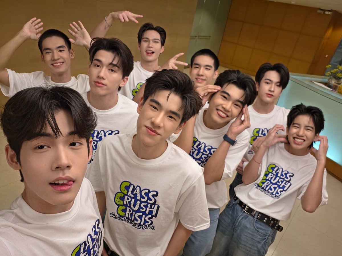 CLASS CRUSH CRISIS tweet media