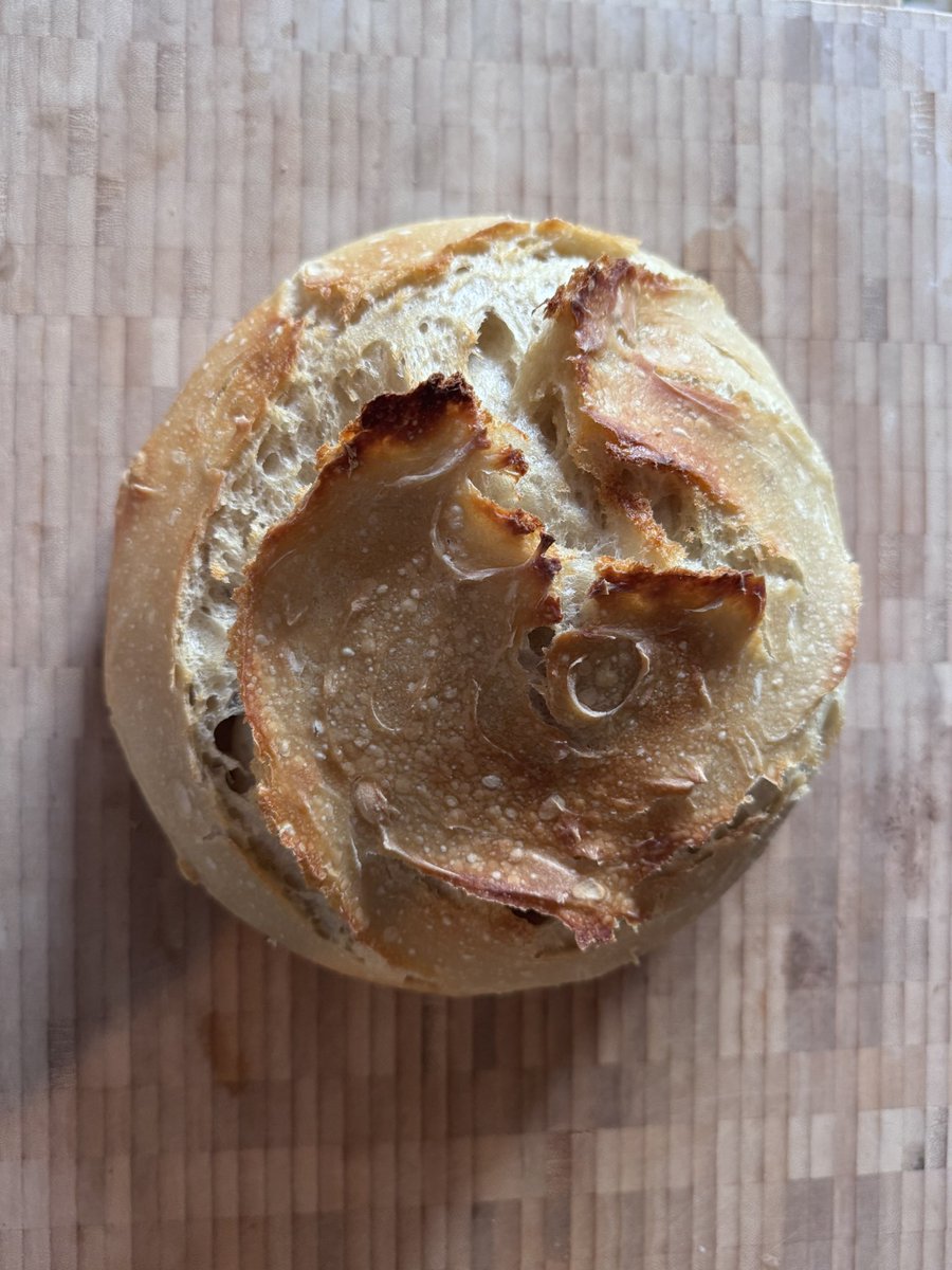 haighdavid's tweet photo. Good morning 🌅 Blustery in Cornwall this morning and not much happening in the news 😉, so I had a go at some sourdough. It’s not completely disastrous this time. 🥖
#Sourdough #HomeBake #BritishBaking #BreadMaking #VeganBaking https://t.co/D5pAXparKb