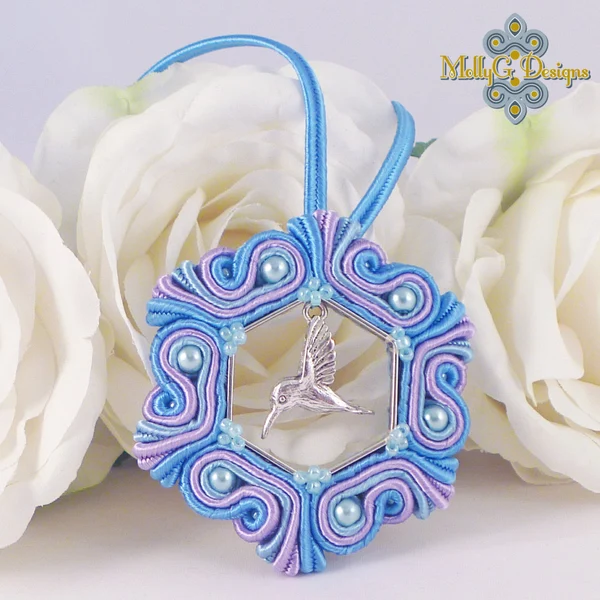 MollyGDesigns's tweet photo. Summer jewellery. Pretty hummingbird necklace. 

https://t.co/HXNxCOc4en
#EarlyBiz #mhhsbd #etsy #summervibes https://t.co/xoXABelDSf