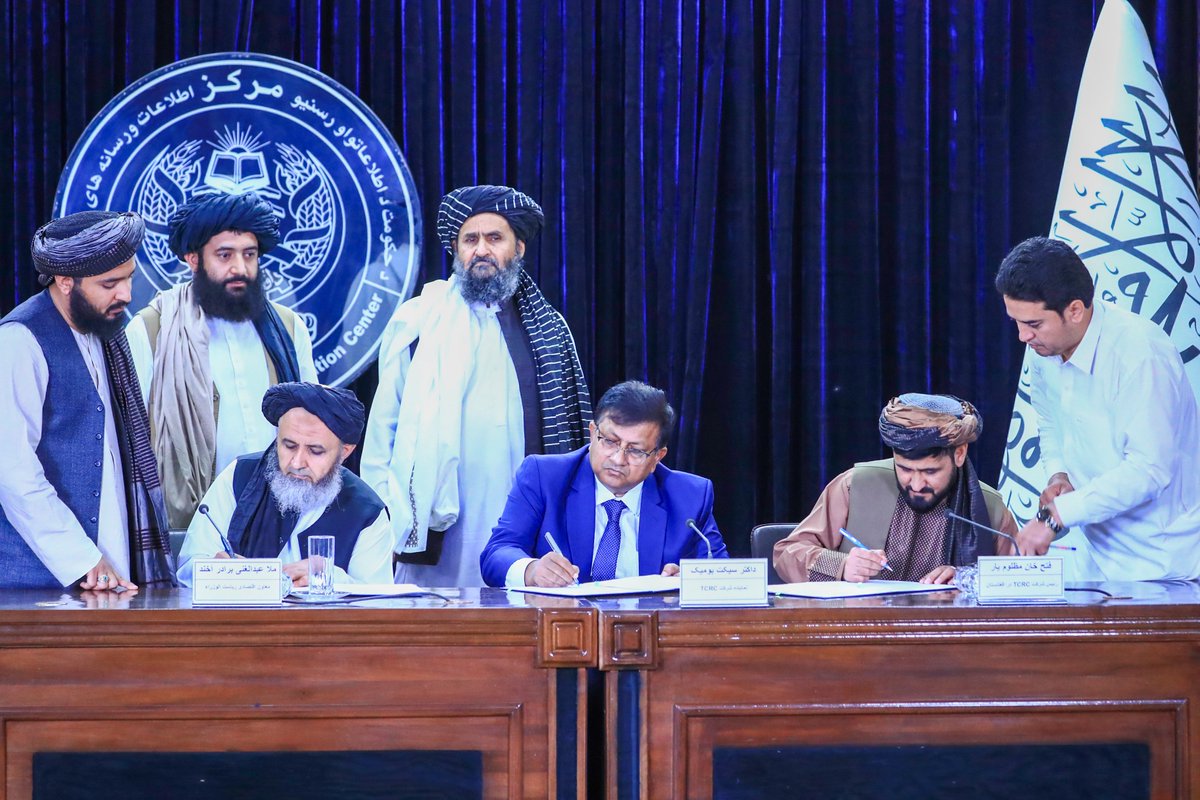 GMICafghanistan's tweet photo. د هېواد په بندرونو کې د پرمختللو لابراتواري کمپلکسونو د جوړولو او تجهیز لپاره د ۴۶ میلیونه ډالرو تړون لاسلیک شو

د معیار او کیفیت ادارې د کیفیت زیربناوو د پیاوړتیا، د لابراتواري ظرفیتونو د لوړولو او د توکو د کیفیت تثبیت بهیر د معیاري کولو په موخه،د حکومت د اطلاعاتو او رسنیو په... https://t.co/G0KW4CYgo9