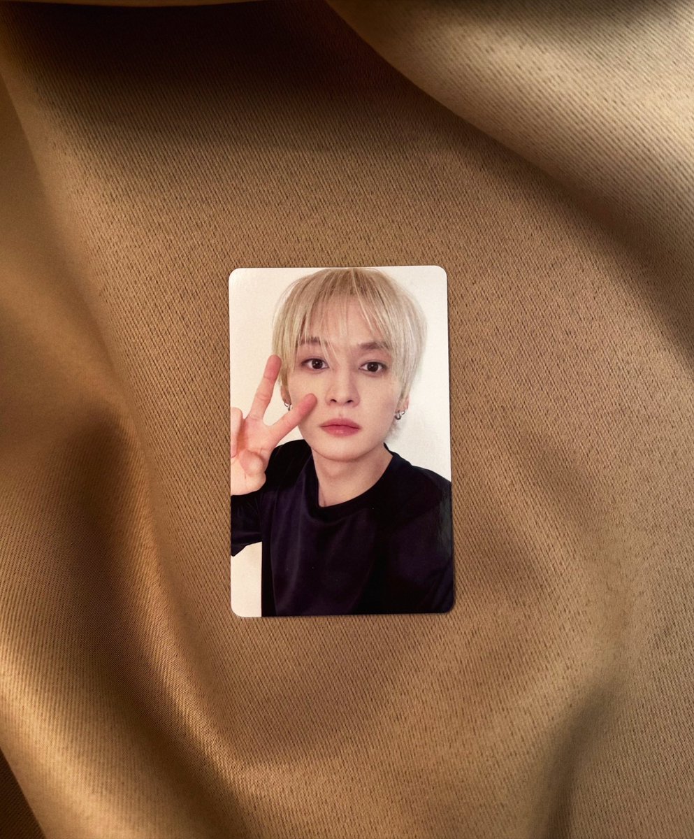 leekoyaah's tweet photo. @monpuddiing There’s something special charming about this poca. It’s pretty simple, but Minho’s blond hair and the way he looks so cute on it… https://t.co/nb8mdcW0ac