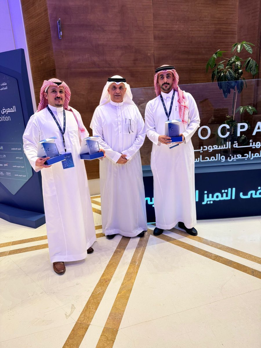 شاركت شركة وادي جدة في ملتقى التميز المحاسبي، الذي نظمته الهيئة السعودية للمراجعين والمحاسبين، وشهد تكريم عدد من الكفاءات المهنية المتميزة، من بينهم اثنان من منسوبي الشركة.
حيث حصل الأستاذ أنور الفارسي على شهادتي أخصائي ضريبة القيمة المضافة وفني المحاسبة، فيما حصل الأستاذ أسامة