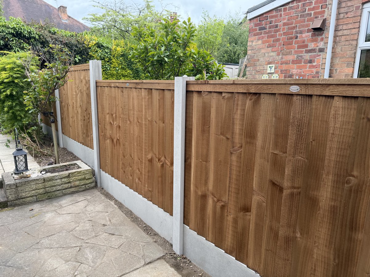 lefencing's tweet photo. 5ft high fence fitted in Beeston. Well done to Steve and Neil, a nice tidy job and more happy customers.  You can buy any of our fencing products online at https://t.co/FbN3hTTQqU https://t.co/vMYtHqtPxb