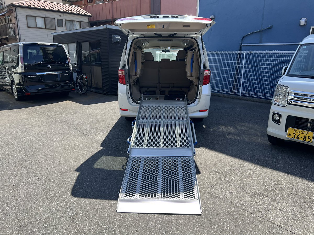 OfficeShimizu's tweet photo. 昨日の福祉車両改造体験。

スロープシステムと���
昇降リフト装置の体験に
来社頂きました。

手動車いすをご利用の方と
電動車いすをご利用の方を
同時に乗車希望との事でした。

体験試乗をとても喜んで頂けました。

#オフィス清水
#もっと自由にクルマを選ぼう
#クラウドファンディング https://t.co/ViW6F0J3G1