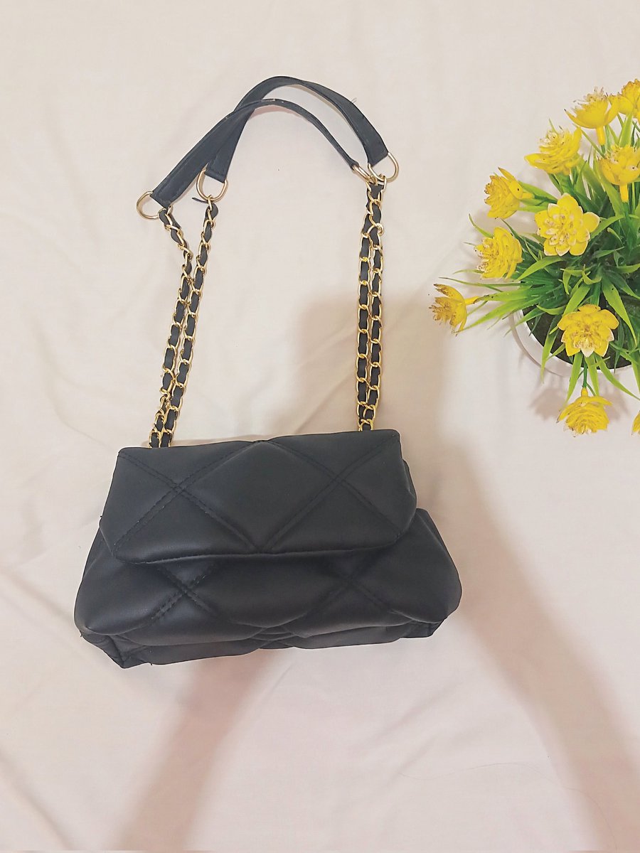 araennaa's tweet photo. ‼️ PRELOVED START FROM 5K  ‼️
🩰˚ ada tas, tunik, blouse, jeans, celana bahan, pashmina, croptop, kaos kaki (masih new ya) dsb
🩰˚ dom jatim bisa oren + voc free ongkir yaa
🩰˚ bisa banget di nego yg penting masi masuk akal https://t.co/PuTHNuWeQf