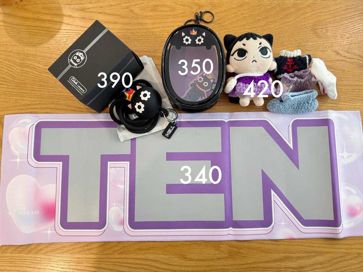 WTS / พร้อมส่ง 💜✨

- ผ้าเชียร์ ver.1 340
- สายคล้อง canele 390
- กระเป๋า canele 350
- เหมียวเตนล์ 10cm 420 (แถมชุด)

📮 ส่งฟรีทุกชิ้น
🎀 ของพร้อมส่งทั้งหมด
details เพิ่มเติมใน dm.ได้ค่ะ ♡

 #ตลาดนัดtenlee #ตลาดนัดnct