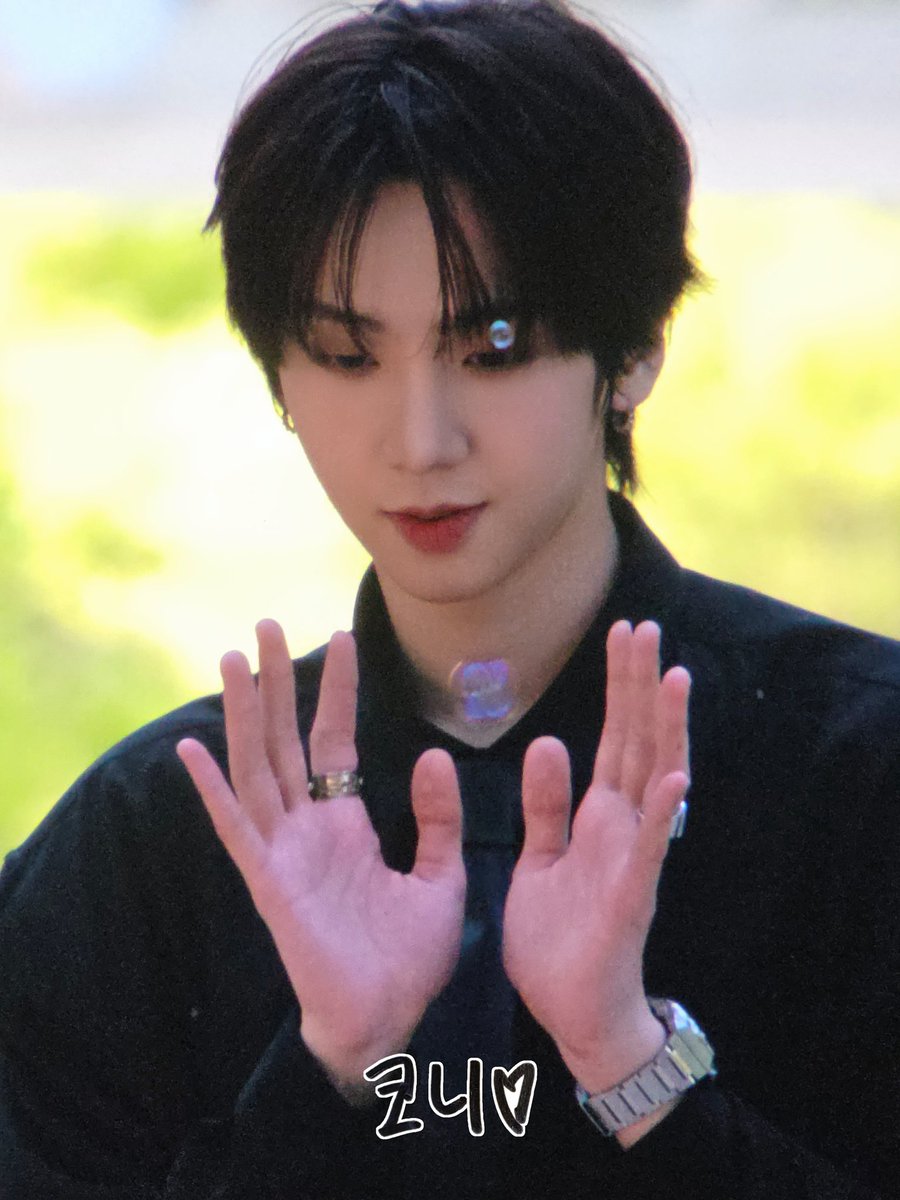 코니 tweet media