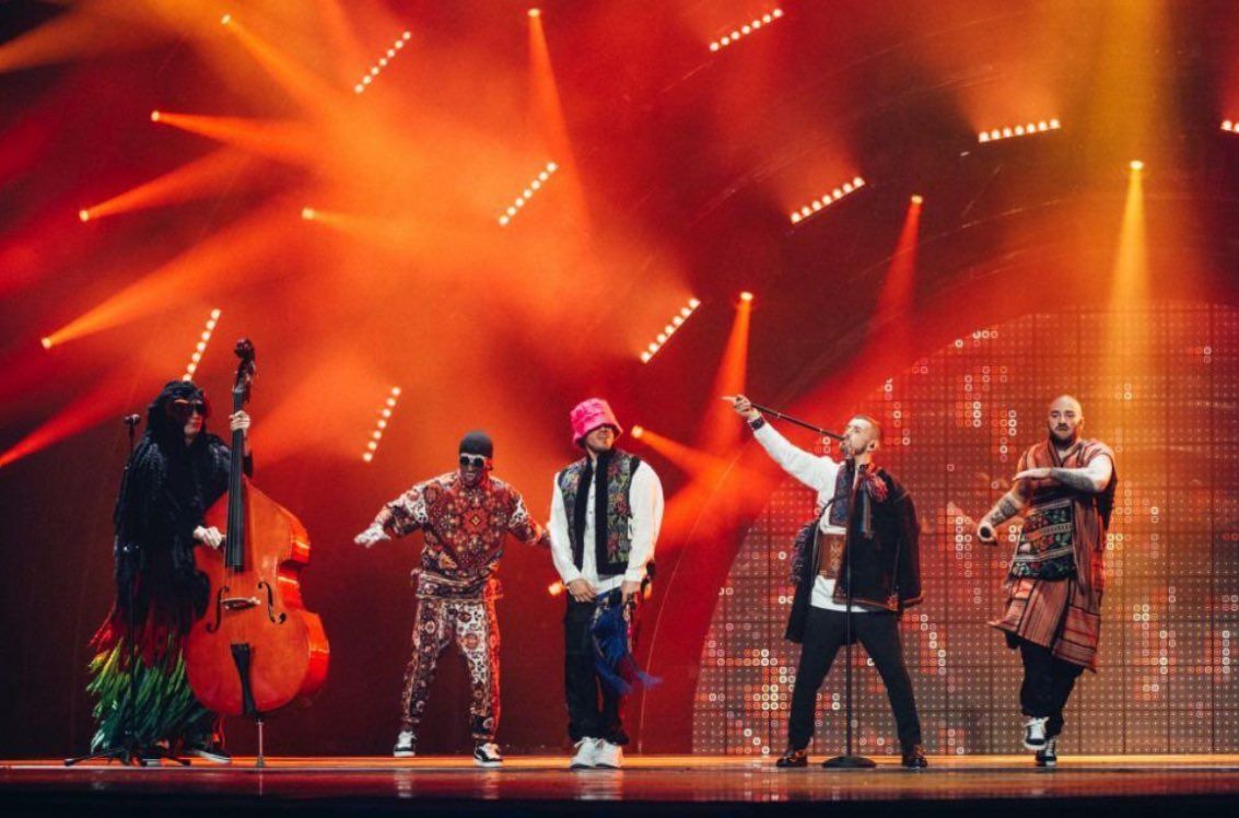 TheGreenRoom_eu's tweet photo. 🎤 #Eurovision2022 – Top 5 Favorites in the odds:
🇺🇦 Stefania (62%) – 🥇
🇸🇪 Hold Me Closer (14%) – 4th
🇪🇸 SloMo (6%) – 3rd
🇬🇧 Space Man (6%) – 2nd
🇮🇹 Brividi (3%) – 6th https://t.co/zSok4suAuC