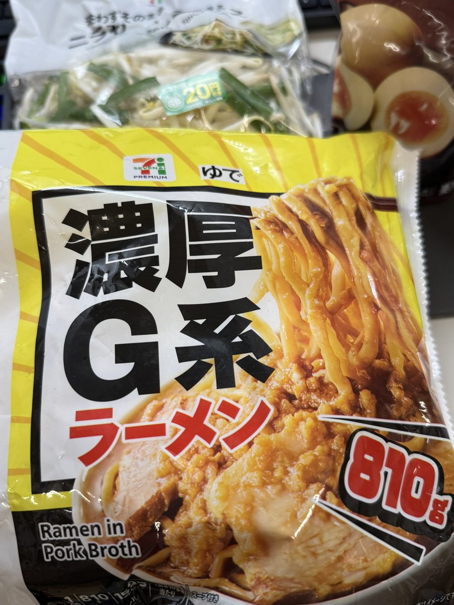 てんいんくま tweet media