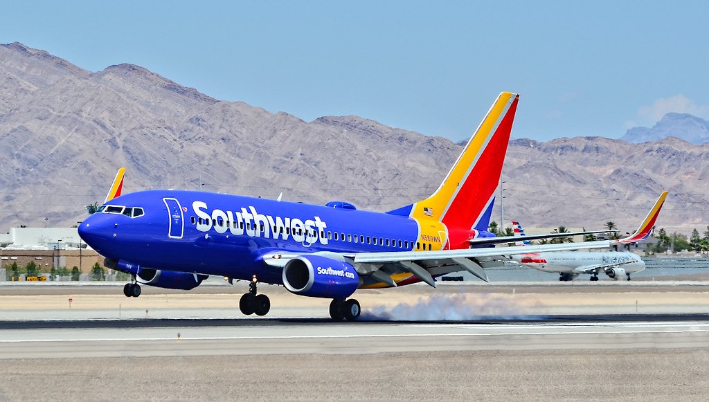 Aviationa2z's tweet photo. Southwest Airlines Boeing 737 Diverts to Tulsa After Cockpit Windscreen Shatters✈️

A @SouthwestAir (WN) flight operating between Albuquerque International Sunport (ABQ) and Baltimore/Washington International Airport (BWI) made an emergency diversion on Monday afternoon after the captain-side cockpit windscreen shattered mid-cruise. 

The aircraft was flying at 31,000 feet over Oklahoma when the failure occurred.

Read in detail👇🔗
https://t.co/bimbHLuhTx
#Aviationnews #Southwestairlines