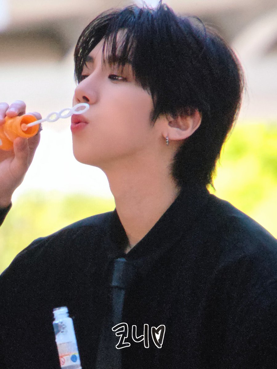 코니 tweet media