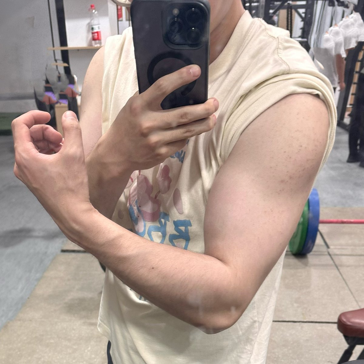 BCd85530's tweet photo. 感觉还是有变大的，就是还是肥肥的，212抽我的凯尔希你在哪啊，🥹🥹 https://t.co/9bNkz5XYFb