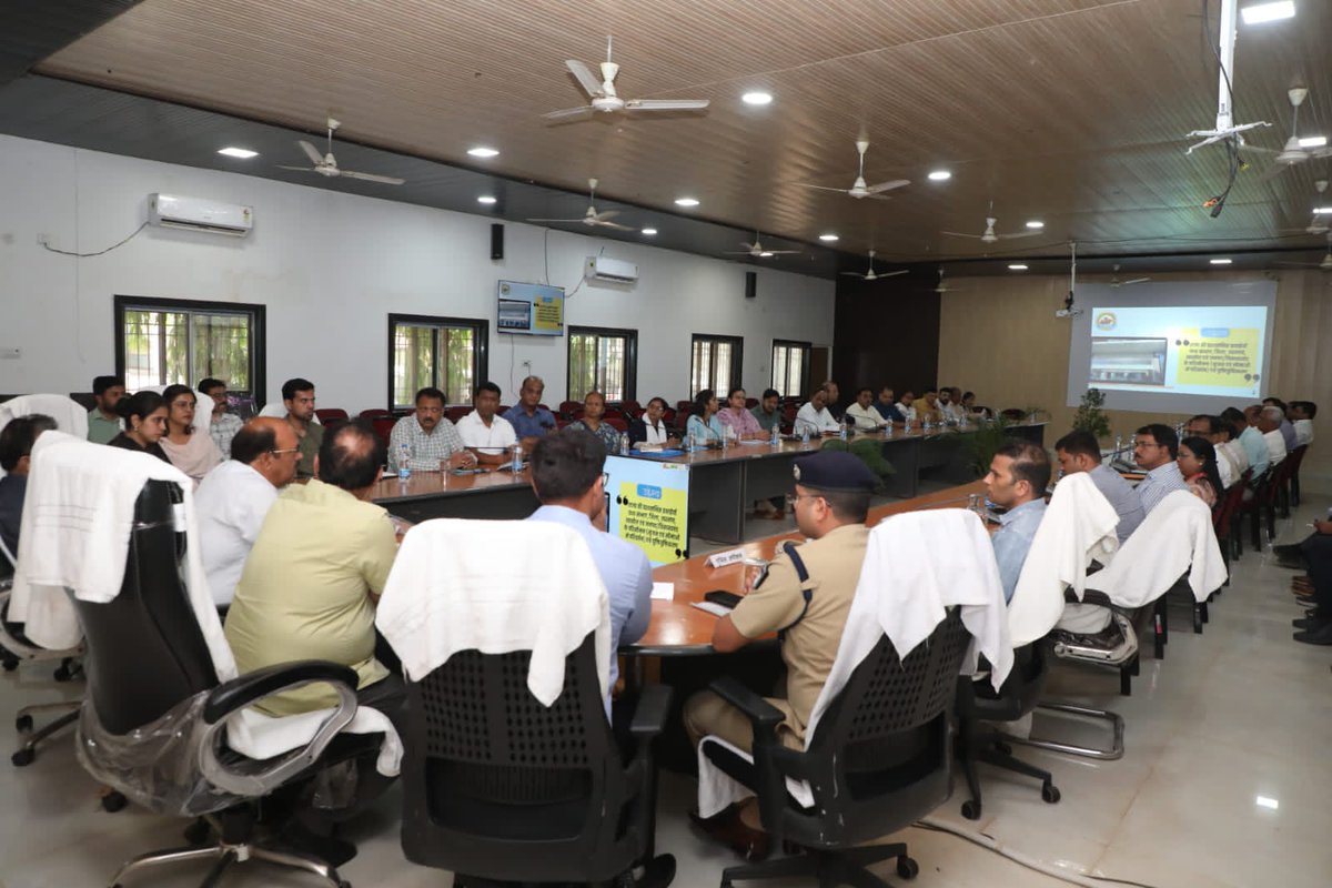 mpaurcgov's tweet photo. ✅दिनांक 08 मई 2026 को ​कटनी में आयोग की जिला स्तरीय एवं तहसील स्तरीय समीक्षा बैठक संपन्न

✅  बैठक के दौरान भविष्य के लक्ष्यों को साधने हेतु गहन मंथन किया गया एवं उपस्थित सभी अधिकारियों को उनके दायित्वों के निर्वहन हेतु आवश्यक दिशा-निर्देश जारी किए गए।

#mpaurc https://t.co/T6PlTriSs8