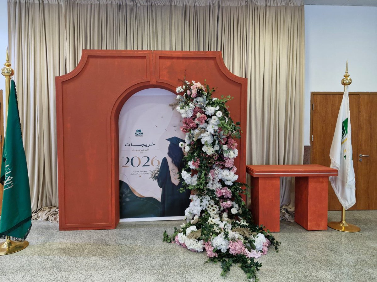 event_ut's tweet photo. احتفلت الكلية الجامعية بـ #أملج بتخريج طالباتها للعام الجامعي 1447هـ، في أجواء احتفالية مميزة، تضمّن الحفل كلمات لقيادات الجامعة والكلية، إلى جانب عروض مرئية استعرضت مسيرة الخريجات وإنجازاتهن الأكاديمية،كما شهد مسيرة للأعلام والأقسام، واختُتم بتكريم أوائل الدفعات تقديراً لتفوقهن وتميزهن العلمي.

@event_ut