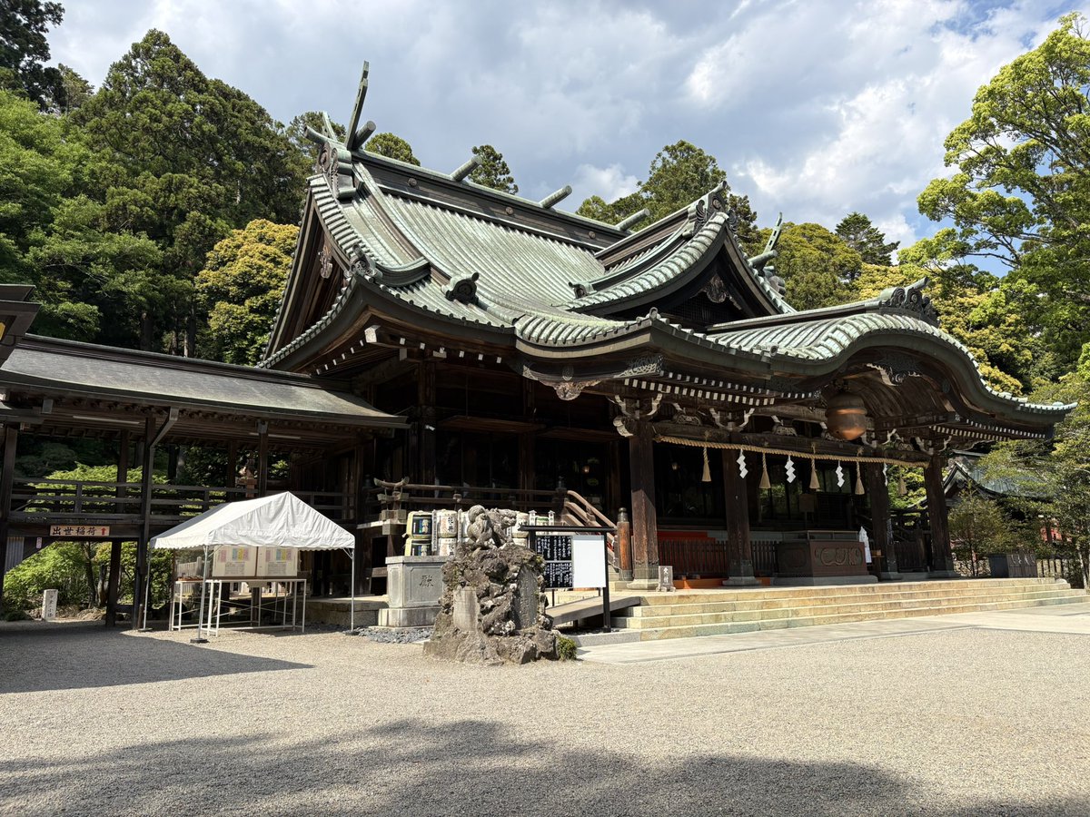 greenmonsterzrx's tweet photo. お久しぶりの筑波山！
スゲー歓迎ぶり⛰️
ケーブルカーで登った途端雷の為運行中止でゲリラ豪雨
山の神様が返したくないんだなぁ〜
折角の時間だからパワー浴びてから下山します https://t.co/6JE4wy8SjJ