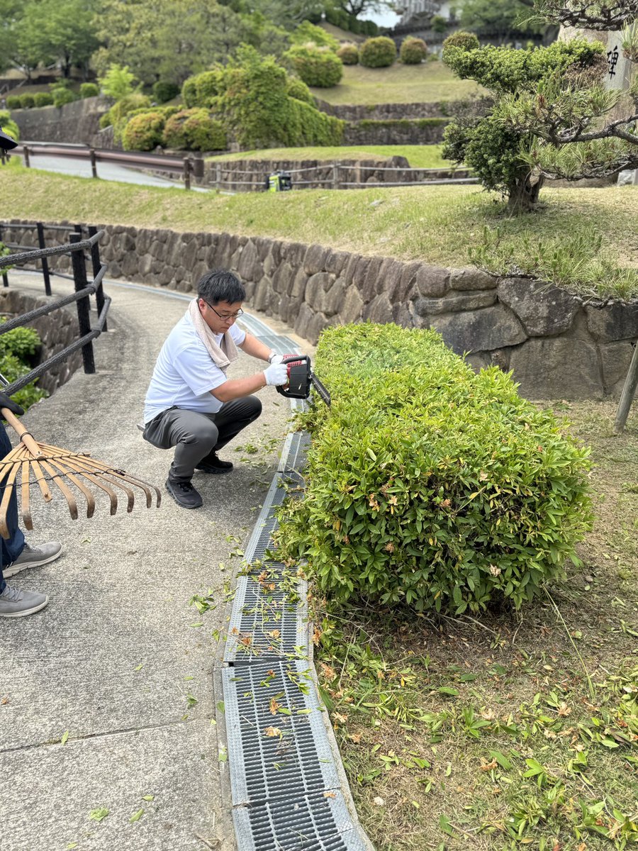 姫路市名古山霊苑内の独立野砲兵第二連隊慰霊碑清掃に参加して参りまし
