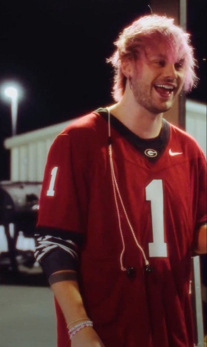 ★han misses 5sos★ tweet media