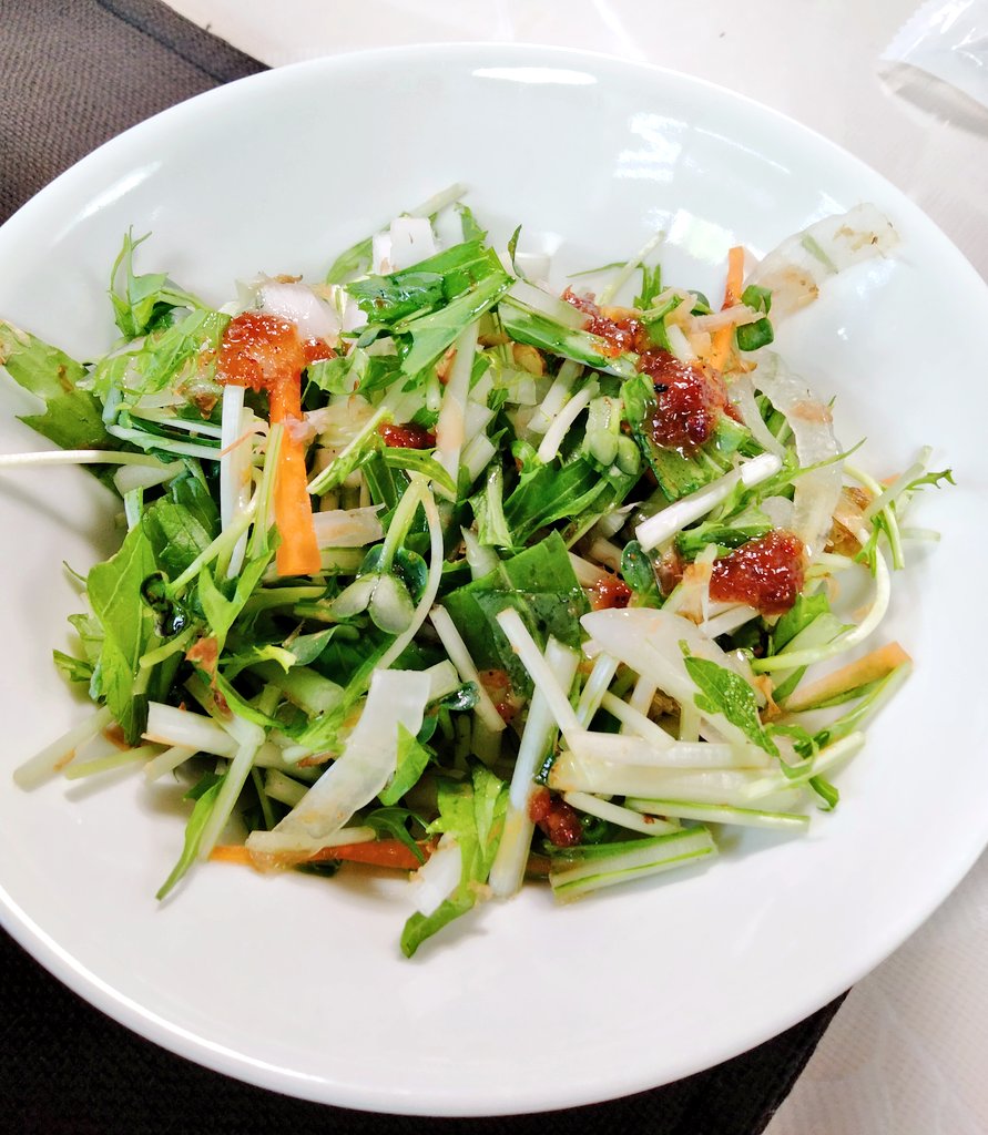 iijima73's tweet photo. 2026.05.13

お昼ご飯を作りましたよ!

天津飯
手作り春巻き
水菜と新玉の梅ドレサラダ
海老ワンタンスープ

お店では、天津飯って意外と注文しないですよね笑…ならば、作って食べましょう！

春巻きは具材がゴロゴロいっぱいで
美味しかったです!

ごちそうさまでした🙏 https://t.co/4AXRyPytvj