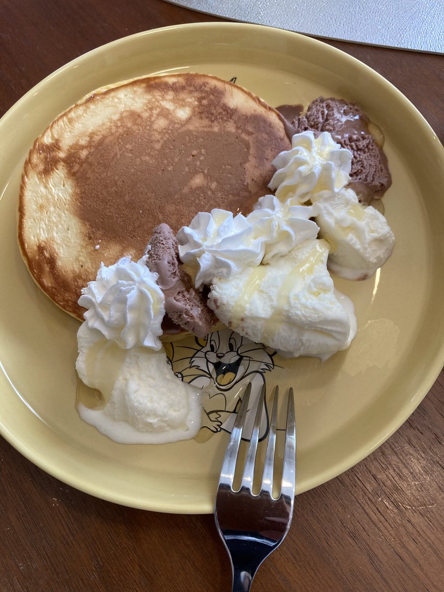 tutuikemen's tweet photo. 腰痛いから仕事休んでパンケーキ焼いてる🥞 https://t.co/X7KUg6F5Sf