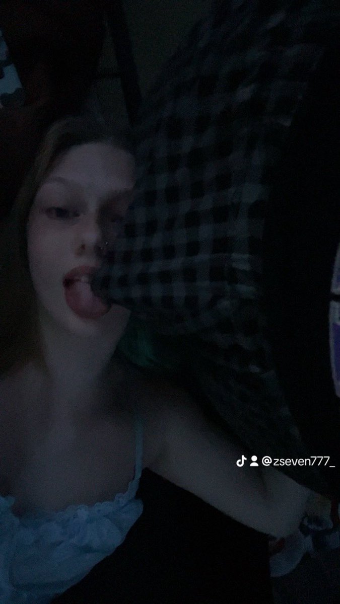 heartshards05's tweet photo. so yummy🍆 https://t.co/INn368uOq2