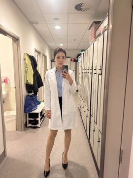 白大褂象征纯洁，那这双 10cm 的高跟鞋算不算我对规矩的一点点叛逆？ https://t.co/Kt9ANuRj7W