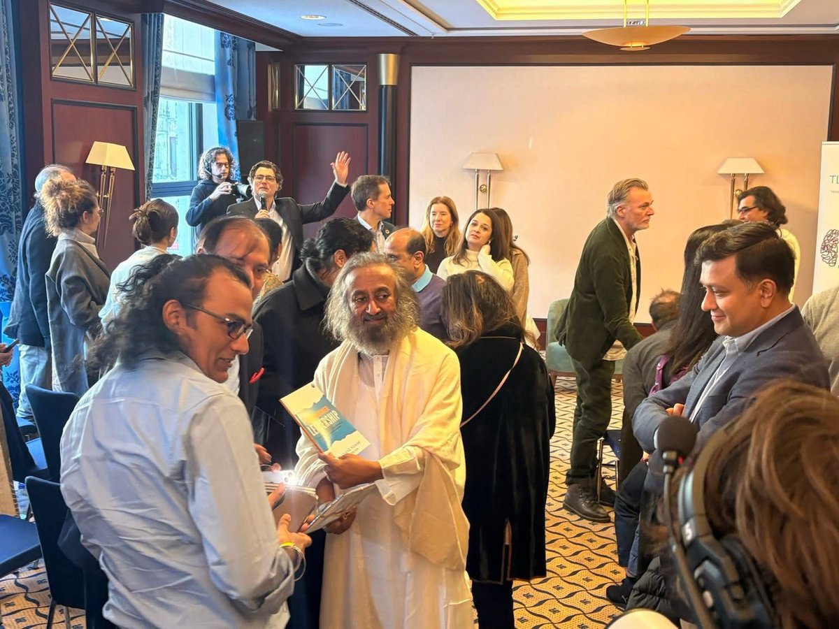 anandkatesar's tweet photo. Over the past four and a half decades, Gurudev has dedicated His life to service, uplifting millions around the world through a message of peace, compassion, and human values - grown into a global movement spanning 184 countries . Happy birthday Gurudev . https://t.co/w69DxJRHnF