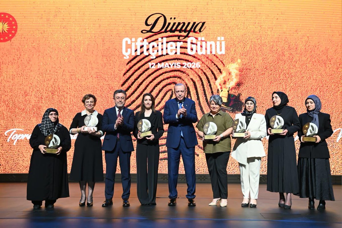 karstarim's tweet photo. Cumhurbaşkanımız Sayın Recep Tayyip ERDOĞAN’ın ev sahipliğinde ve Tarım ve Orman Bakanımız Sayın İbrahim YUMAKLI’nın katılımlarıyla Cumhurbaşkanlığı Külliyesi’nde gerçekleştirilen “Dünya Çiftçiler Günü Kutlama Töreni”ne İl Müdürümüz Sayın Enver AYDIN katılım sağladı.
Üreten, emek veren ve ülkemiz tarımına değer katan tüm çiftçilerimizin Dünya Çiftçiler Günü kutlu olsun.
@TCTarim
@ibrahimyumakli
@KarsValiligi
@ziyapolat73
@envraydin