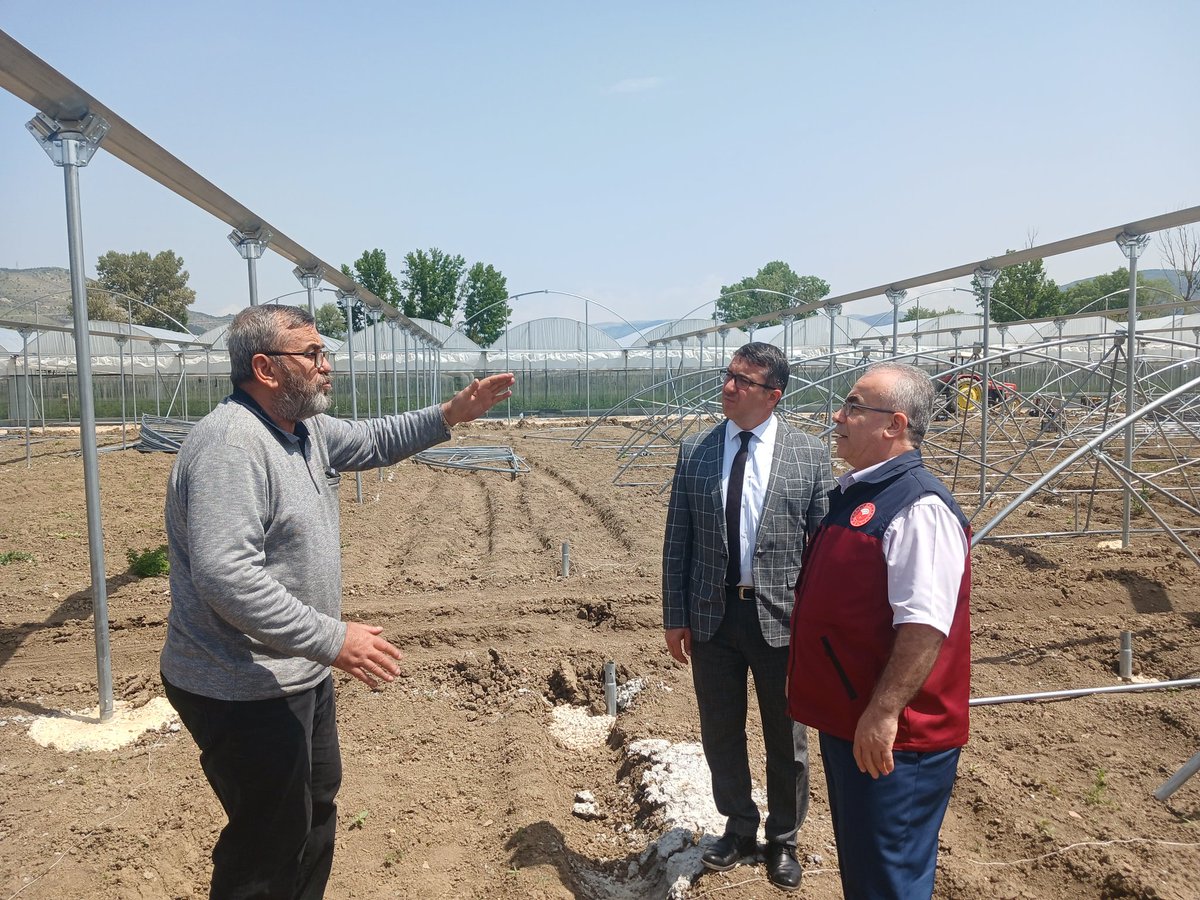 tkdkamasya's tweet photo. Koordinatorümüz Cengiz Dikici,Özgür İlkyazlı'ya ait sera projesi kurulumunu ziyaret etti.
TKDK'dan desteklenen proje ile,10.000m² alanda modern tarımsal üretim yapılacak. https://t.co/BudqGCIjJU